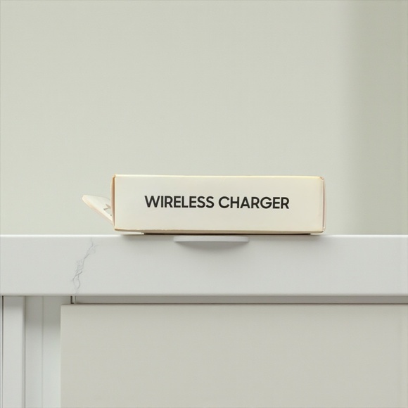 Samsung Wireless Charger for Galaxy Watch Active / Active2 - Picture 3 of 5